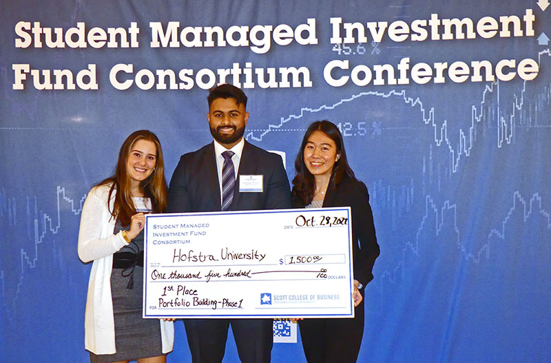 Hofstra University SMIFC2021 Portfolio Building winners