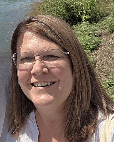 Photo of Shannon Barton